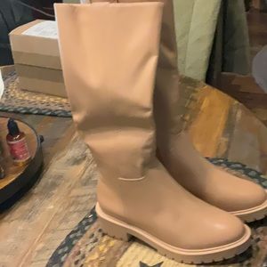 Brand new leather boots size 6 buckskin color.